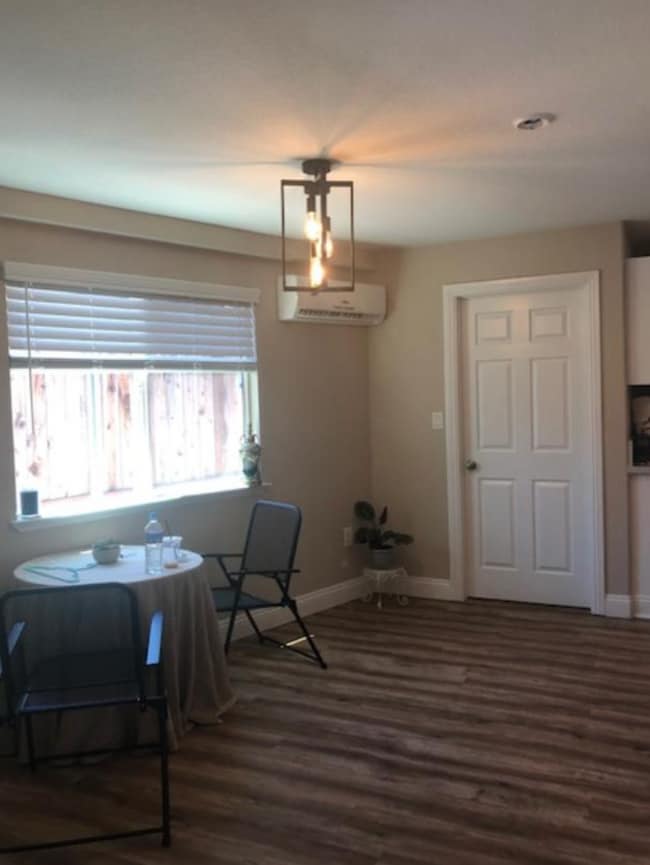 Building Photo - ADORABLE 1 Bedroom Home w/ TONS of Extras!...