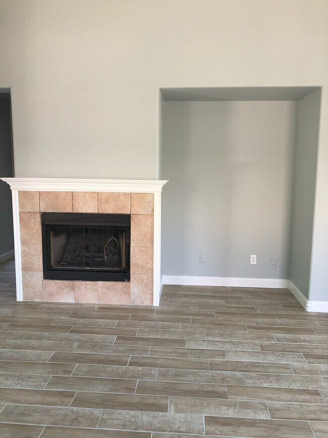 Building Photo - 13677 W Ocotillo Ln