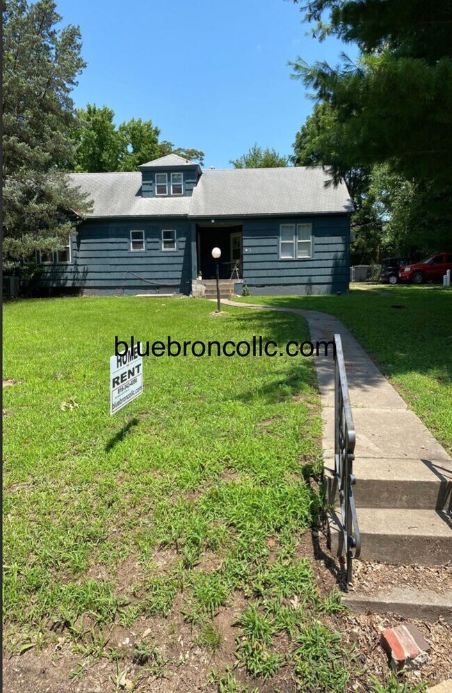 Building Photo - Completely redone gorgeous 1 bedroom 1 bath