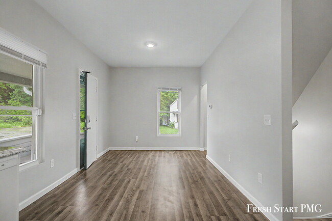 Building Photo - 1266 Clark St