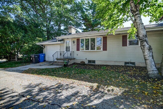 Building Photo - Katzfey-6715-6717 Century Ave
