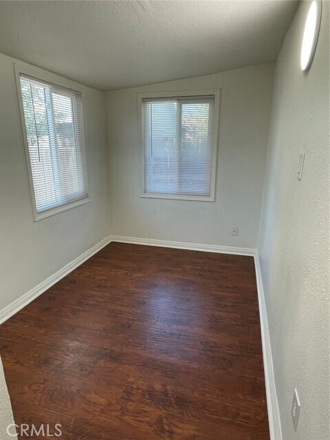 Building Photo - 835 E Nocta St