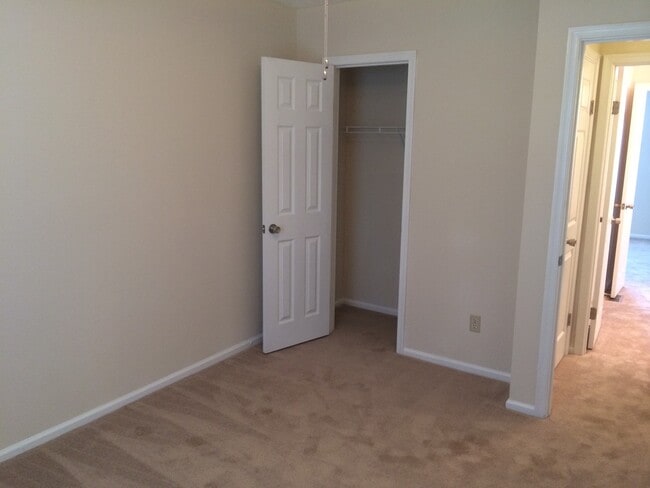 Building Photo - 365 Deputy Ln