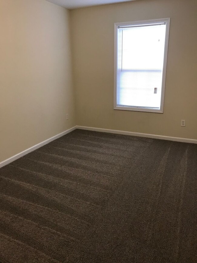 Building Photo - Beautiful Total Electric 3 Bedroom 2.5 Bath Townhome