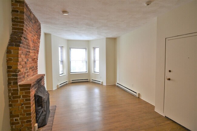 Building Photo - 67 St Germain St