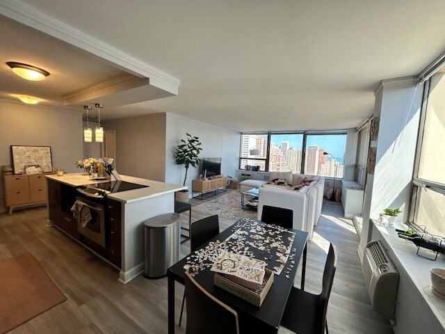 Building Photo - 1360 N Sandburg Ter