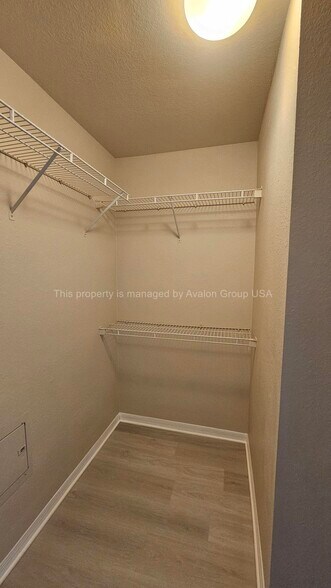 Building Photo - 7800 Point Meadows Dr