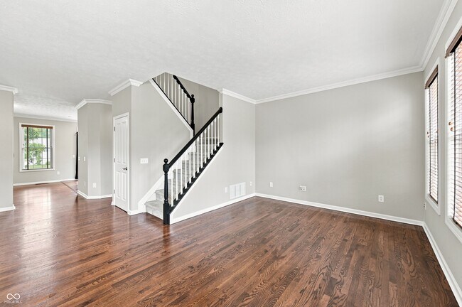 Building Photo - 353 Autumn Dr