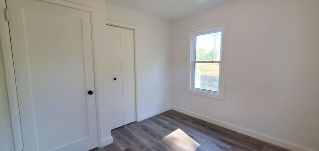 Building Photo - 2 bedroom 1 bath home in Lockwood!