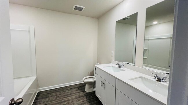 Building Photo - 6056 Hickory Crk Ct