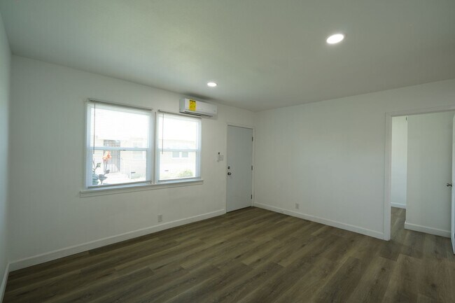 Building Photo - Dracaea Avenue