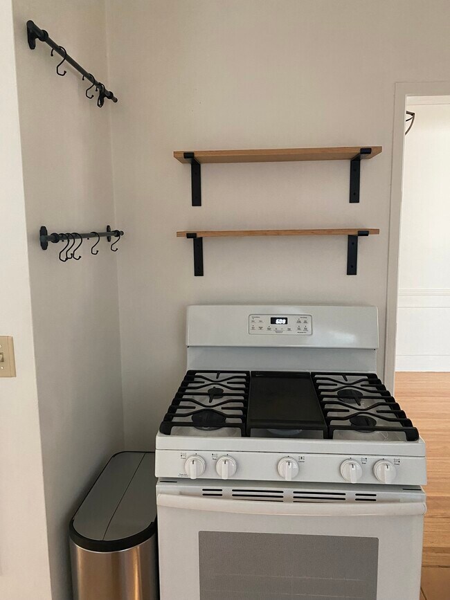 Kitchen - 5243 Wilkinson Ave