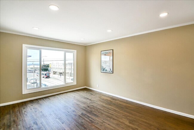 Building Photo - 1400-1402-1402 48th Ave