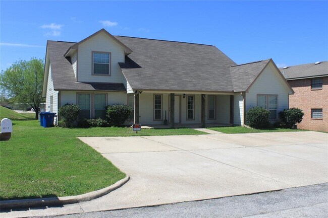 Primary Photo - 605 Wades Way