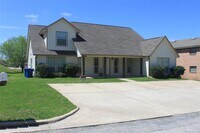 Building Photo - 605 Wades Way