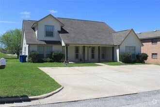 Building Photo - 605 Wades Way