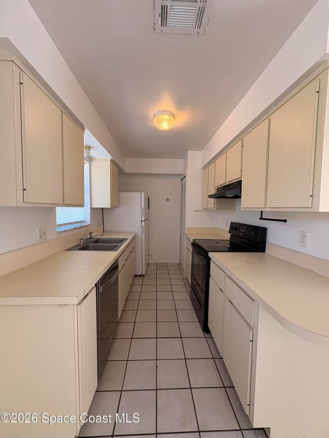 Building Photo - 2000 Agora Cir SE