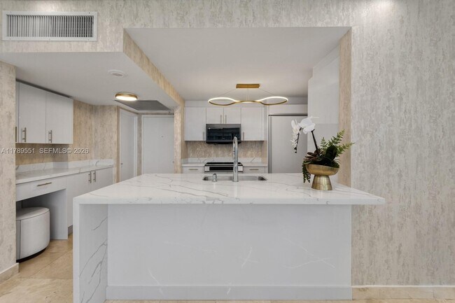 Building Photo - 10275 Collins Ave