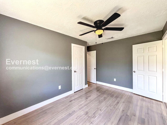 Building Photo - 413 Brown Dr