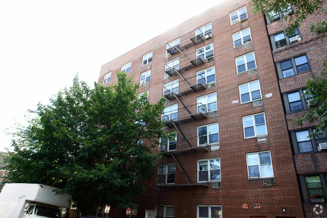 Building Photo - 42-02 Kissena Blvd