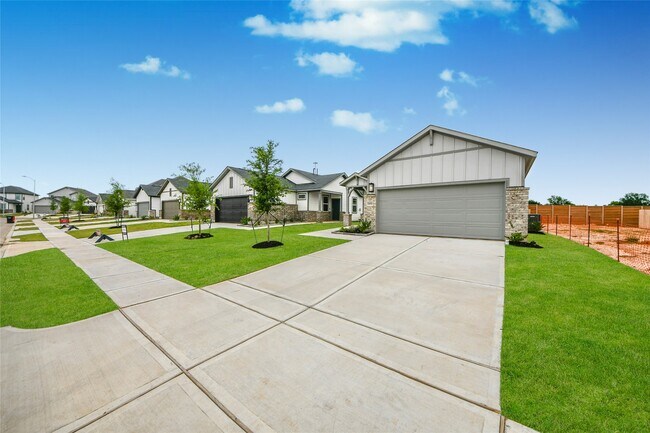 Building Photo - 18010 Whitetail Run Ln