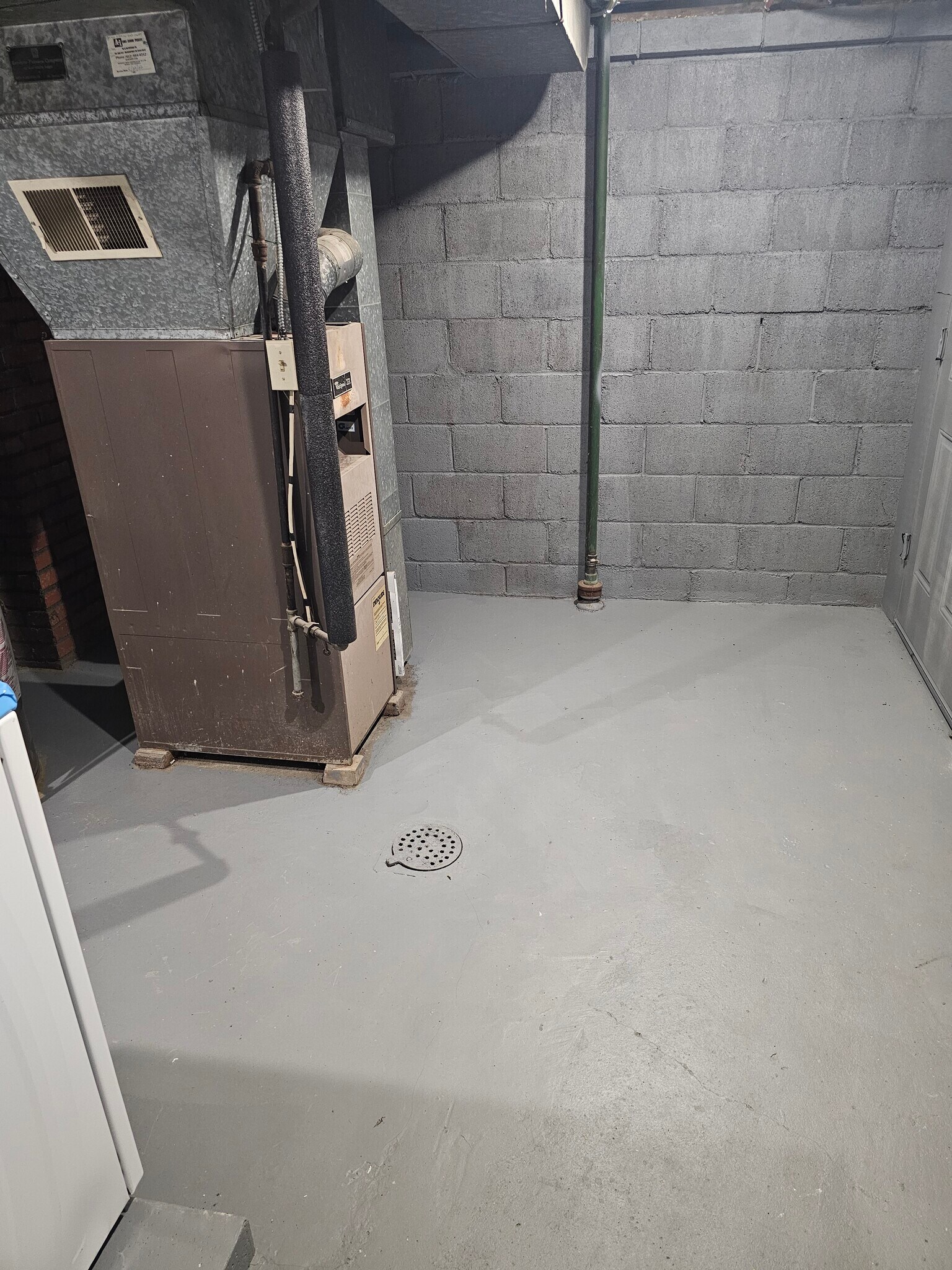 Laundry room - 4355 Coleridge St