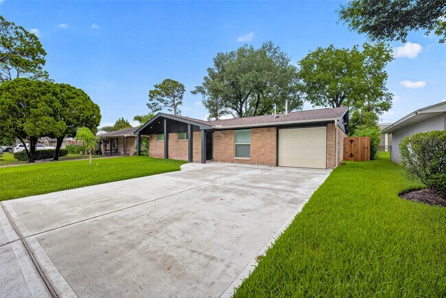 Building Photo - 5803 Greencraig Dr
