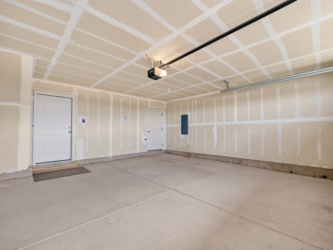 Building Photo - 608 1760 N