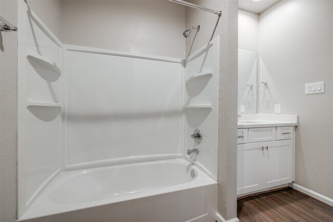 Building Photo - 123 Pk Pl Cir
