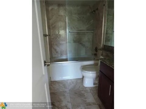 Building Photo - 2900 NE 30th St