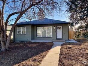 Building Photo - 2 Bedroom Single Family Home in Denver