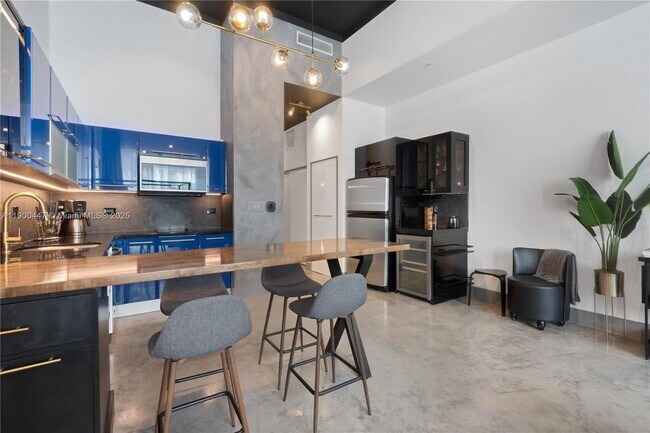 Building Photo - 253 NE 2nd St