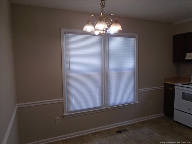 Building Photo - 912 Hollydale Ln