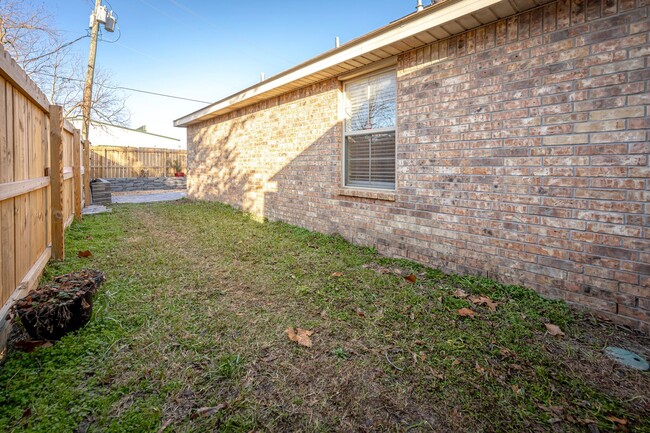 Building Photo - 3 Bedroom 2 Bath Home Biloxi