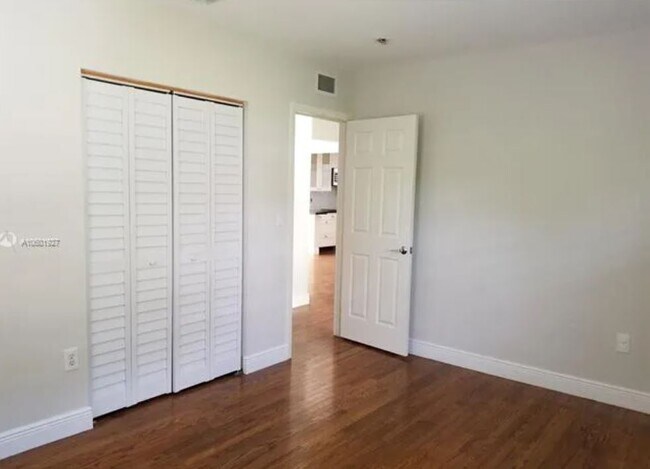 Building Photo - 4630 SW 12th St