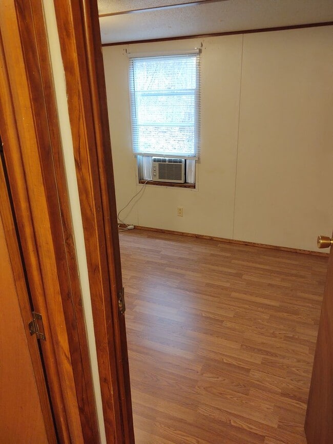 Building Photo - 2 Bedroom 1 bath Trailer in Whittier  $950 a month