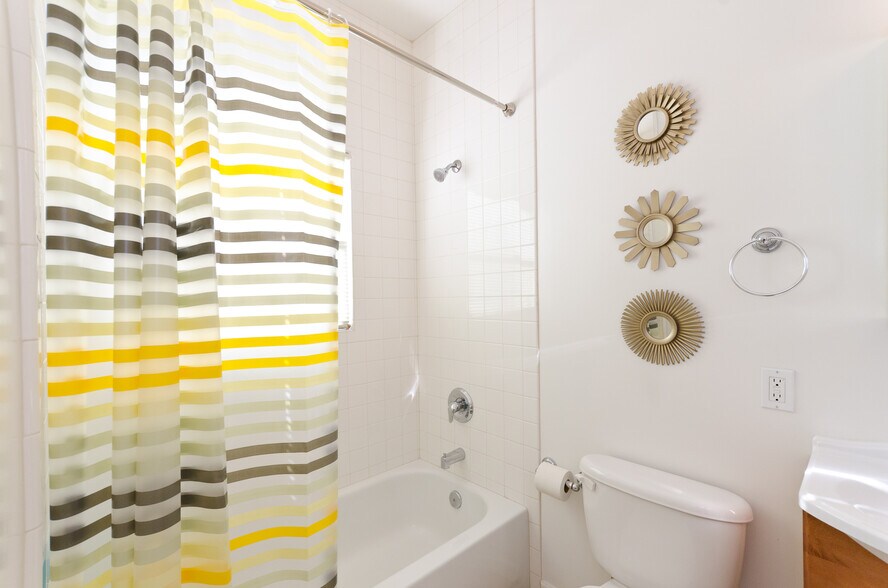 Building Photo - 202 Bicknell Ave