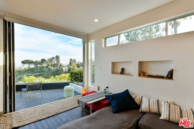 Building Photo - 7107 Pacific View Dr