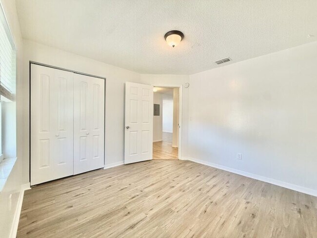 Building Photo - 6420 S Adelia Ave