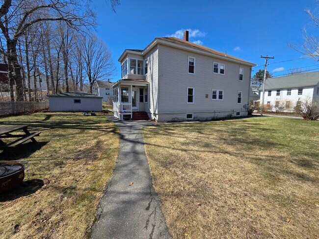 Building Photo - 12 Maple St