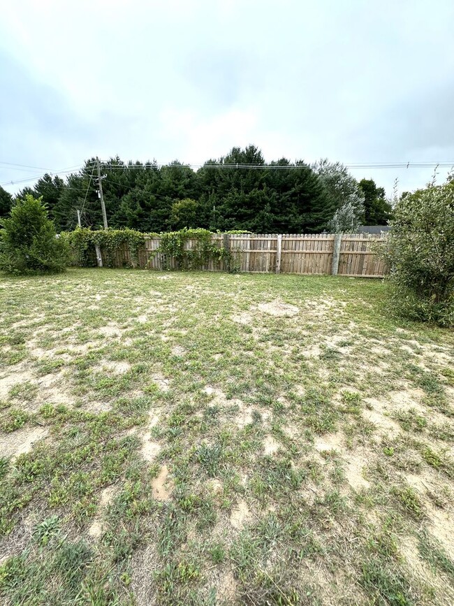 Building Photo - Price Reduced! Don't miss out! Quiet Moder...