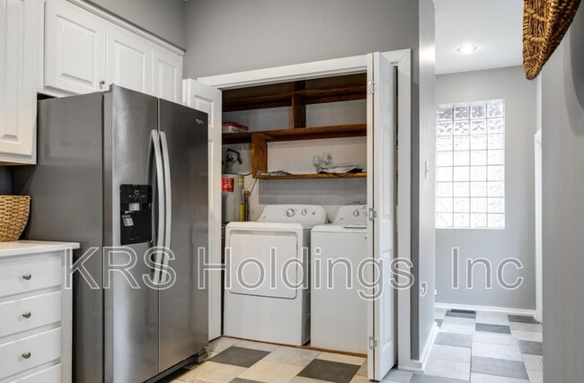 Building Photo - 228 N 32nd St