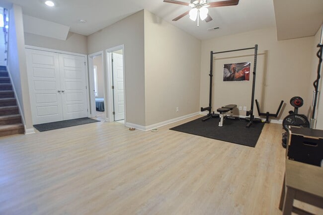 Building Photo - Pet Friendly Four Bedroom with Basement!