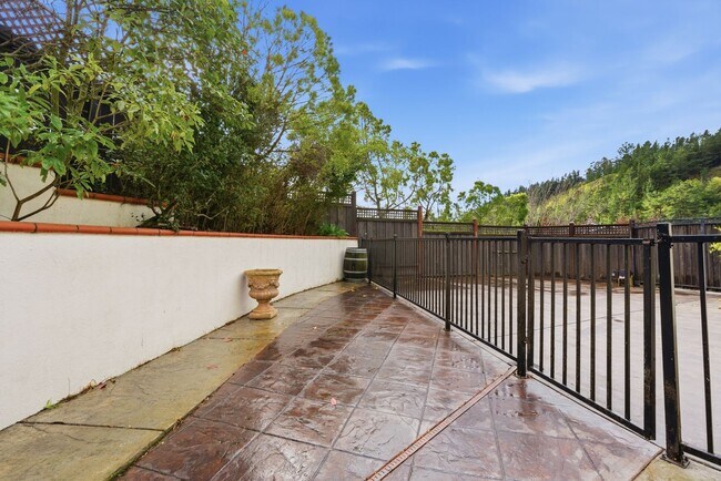 Building Photo - Exceptional Home in the Back of the Valley, Pacifica