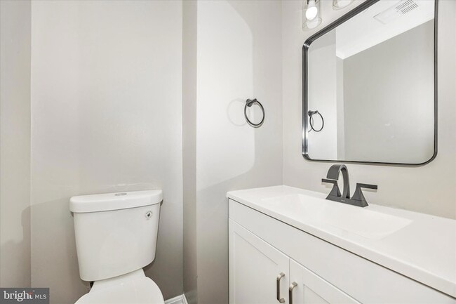 Building Photo - 114 Colony Ct