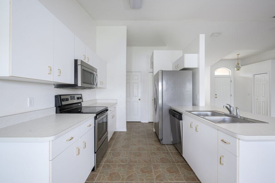 Building Photo - 1712 Arash Cir
