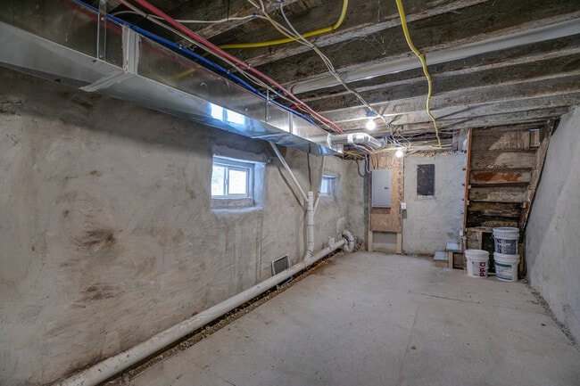 Building Photo - 5626 Lansdowne Ave