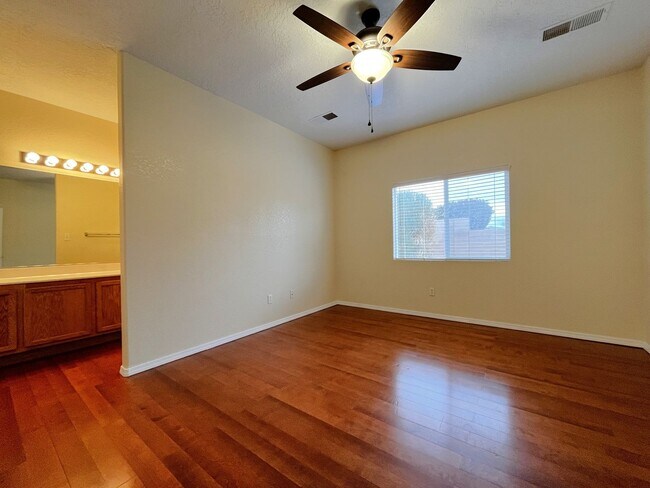 Building Photo - Fantastic 3 Bedroom, 2 Bath Home In The NE!