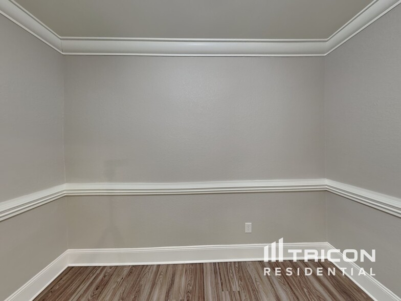Building Photo - 1005 Stuarts Landing Drive