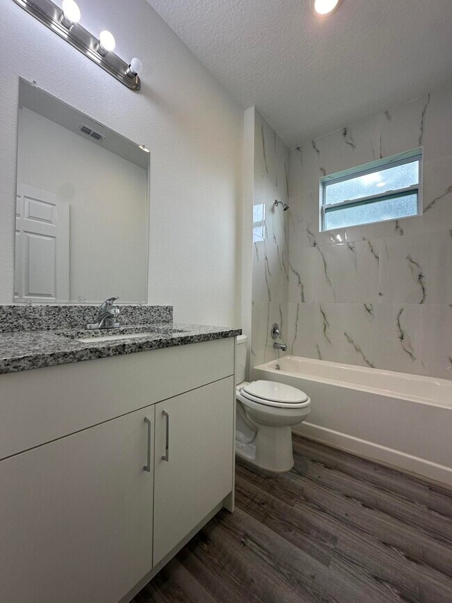 Building Photo - 466 Tobias St